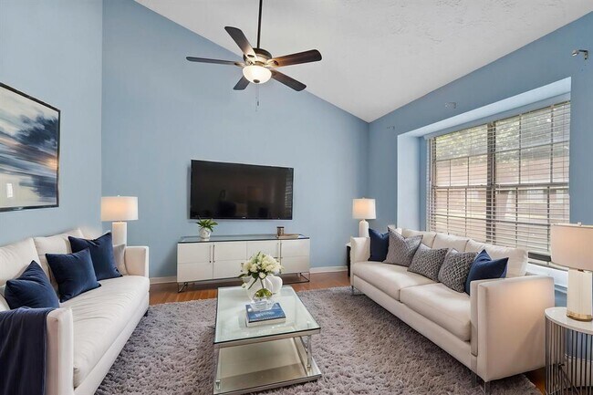 8952 Wilcrest Dr in Houston, TX - Building Photo - Building Photo