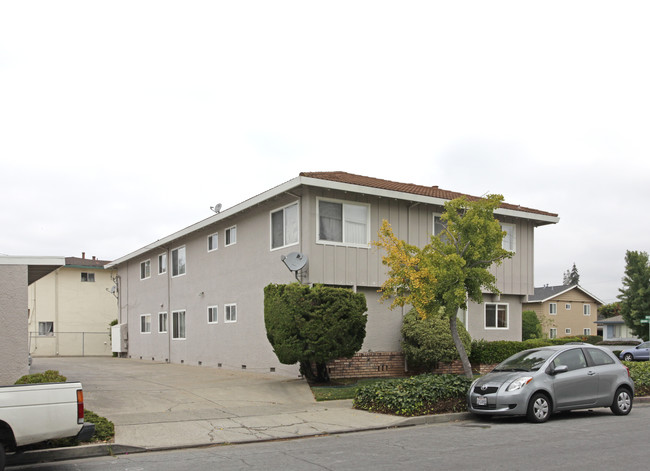 682 Grand Coulee Ave in Sunnyvale, CA - Foto de edificio - Building Photo