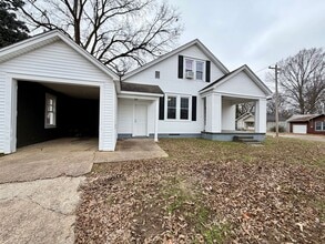 200 Summer St in Martin, TN - Building Photo - Building Photo