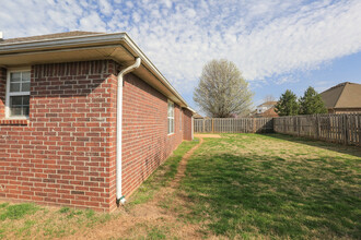 6303 S 37th St in Rogers, AR - Foto de edificio - Building Photo