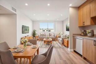 IM 21 in Los Angeles, CA - Building Photo