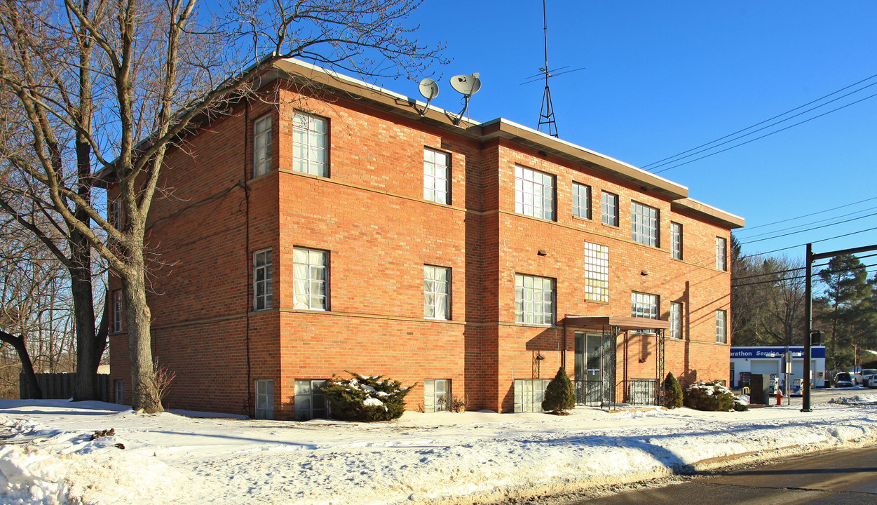 5080 Lee Rd in Maple Heights, OH - Building Photo