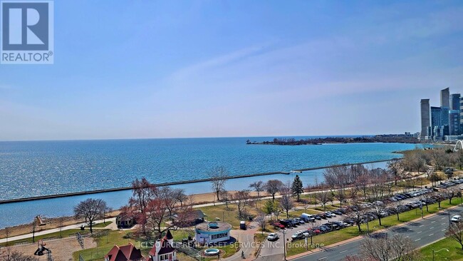 1900-1900 Lake Shore Blvd W in Toronto, ON - Building Photo - Building Photo