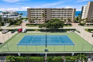 10420 Gulf Shore Dr in Naples, FL - Building Photo