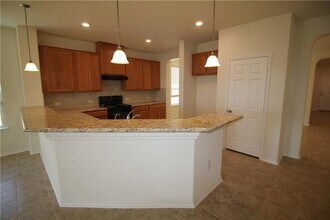 7200 Altidore Dr in Austin, TX - Building Photo - Building Photo