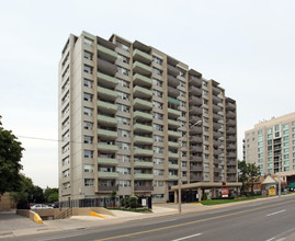 Royale Apartments in Toronto, ON - Building Photo - Building Photo