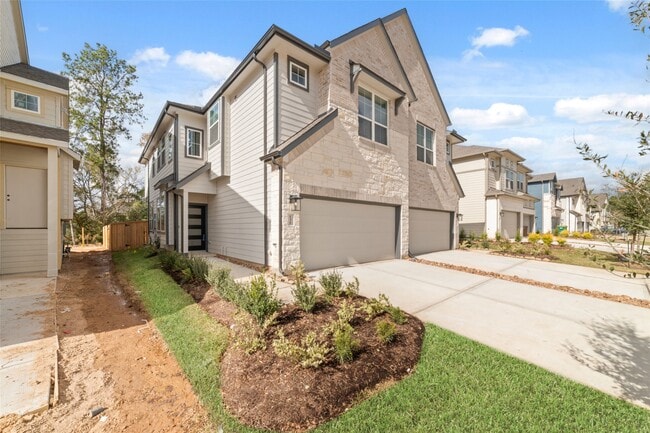 131 W Coralburst Lp in Montgomery, TX - Building Photo - Building Photo