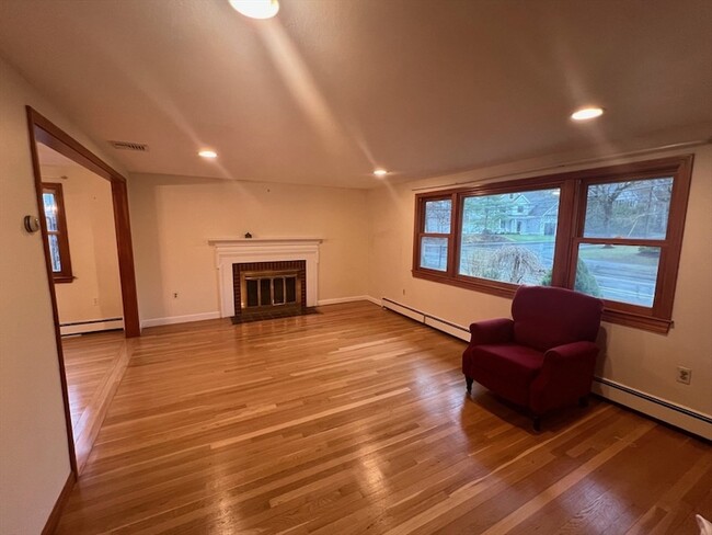 794 Greendale Ave in Needham, MA - Building Photo - Building Photo