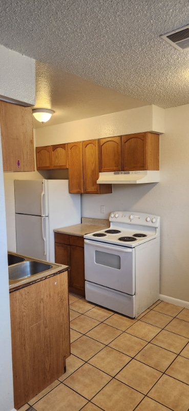 1960 Eagle St in Aurora, CO - Foto de edificio - Building Photo