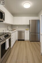 70 Park St E in Mississauga, ON - Building Photo - Building Photo