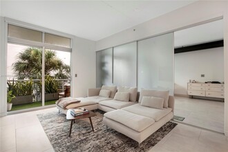 2001 Meridian Ave, Unit 327 in Miami Beach, FL - Building Photo - Building Photo