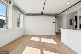 901 King St in Alexandria, VA - Foto de edificio - Building Photo