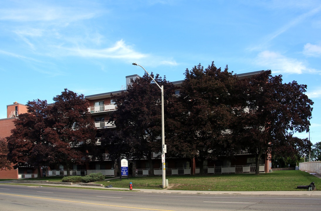 Glendale Towers in Hamilton, ON - Building Photo