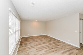 3612 Crossbrooke Dr in Nashville, TN - Foto de edificio - Building Photo