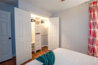 1311 Ruthven St in Houston, TX - Foto de edificio - Building Photo