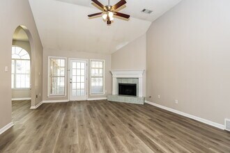 7730 Shadow Fork Ln in Arlington, TN - Foto de edificio - Building Photo