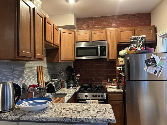 14 Evergreen Sq, Unit 2FL in Somerville, MA - Building Photo - Building Photo