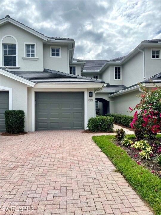 9211 Palmetto Ridge Dr in Bonita Springs, FL - Building Photo