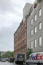 120-126 Eleventh Ave in New York, NY - Foto de edificio - Building Photo