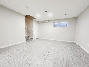 1693 Cavanagh blvd SW in Edmonton, AB - Building Photo - Building Photo