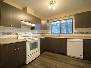 Cherry Hill Park in Edmonton, AB - Building Photo - Building Photo