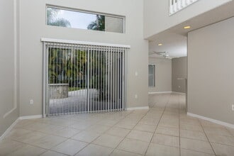 5219 NW 117th Ave in Coral Springs, FL - Foto de edificio - Building Photo