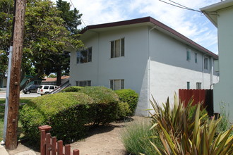 2 E 39th Ave in San Mateo, CA - Building Photo - Building Photo