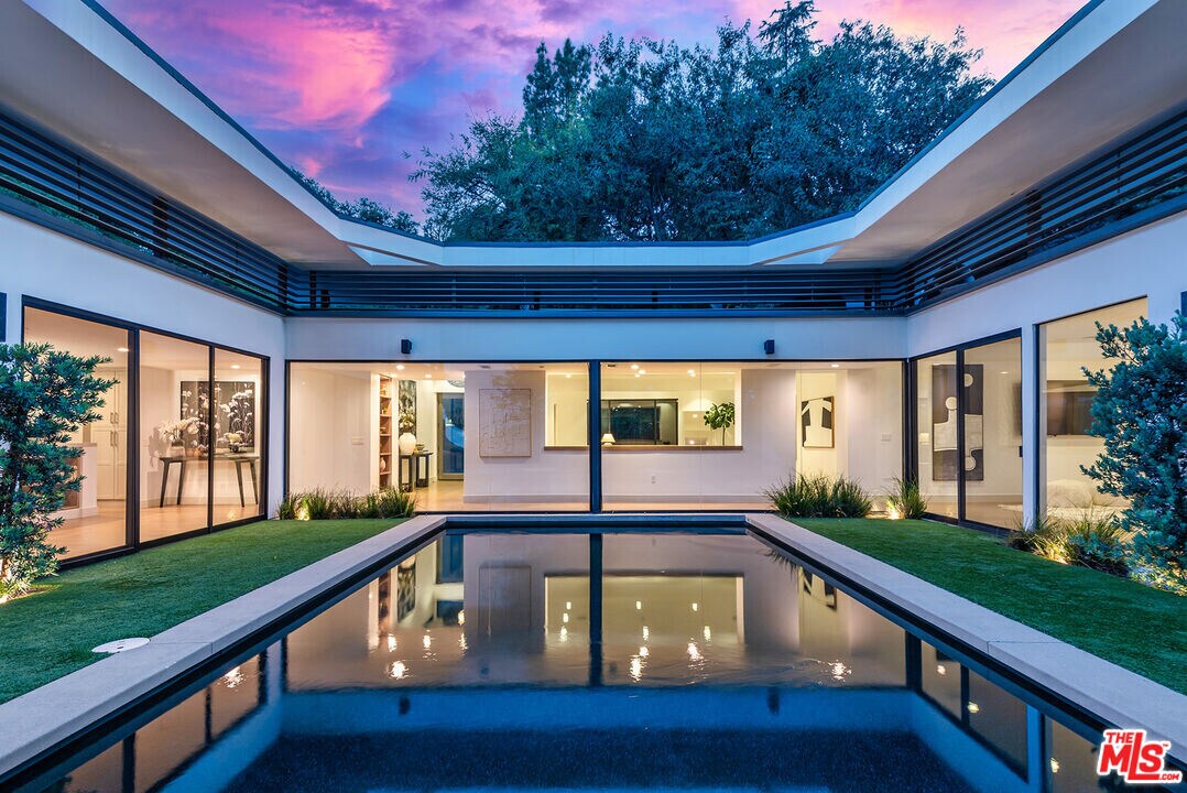 15941 Skytop Rd in Los Angeles, CA - Building Photo