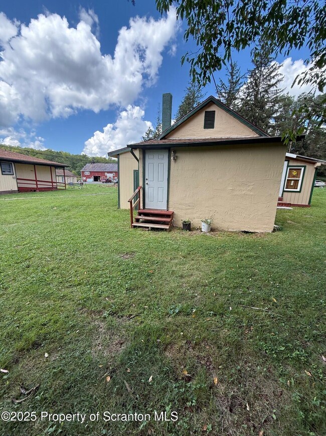 35 Keystone Rd in Gouldsboro, PA - Building Photo - Building Photo