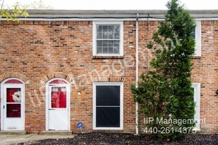 11 Trenton Square in Euclid, OH - Building Photo