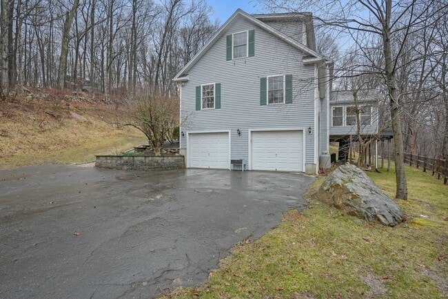 188 Falls Rd in Bethany, CT - Building Photo - Building Photo