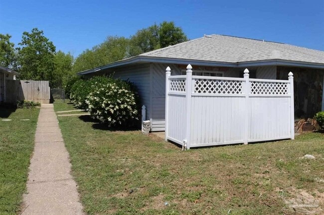 3352 Green Briar Cir