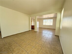 5968 Hickory Nut Ave in Las Vegas, NV - Building Photo - Building Photo
