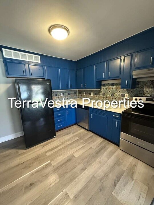 108 N 8th St in Millville, NJ - Building Photo