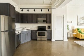 215 N Santa Fe Ave in Wichita, KS - Building Photo - Building Photo