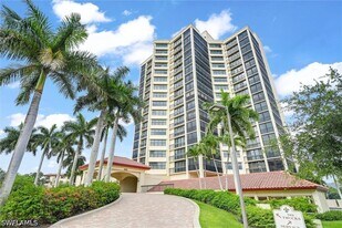 6000 Pelican Bay Blvd in Naples, FL - Building Photo