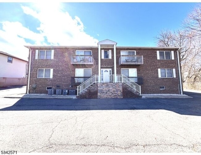 29 Fairview Pl in Bloomfield, NJ - Building Photo - Building Photo