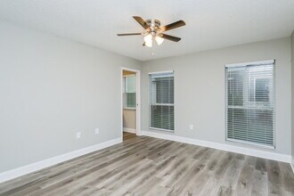 10917 Freemont Dr in New Port Richey, FL - Foto de edificio - Building Photo