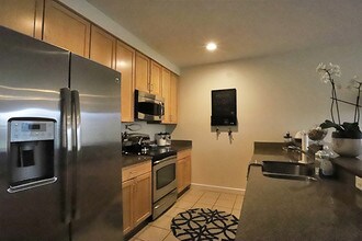 26 New Derby St-Unit -303 in Salem, MA - Building Photo - Building Photo