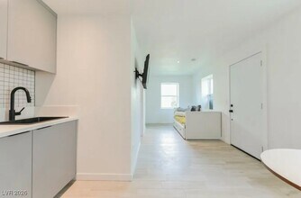 715 S 3rd St in Las Vegas, NV - Building Photo - Building Photo