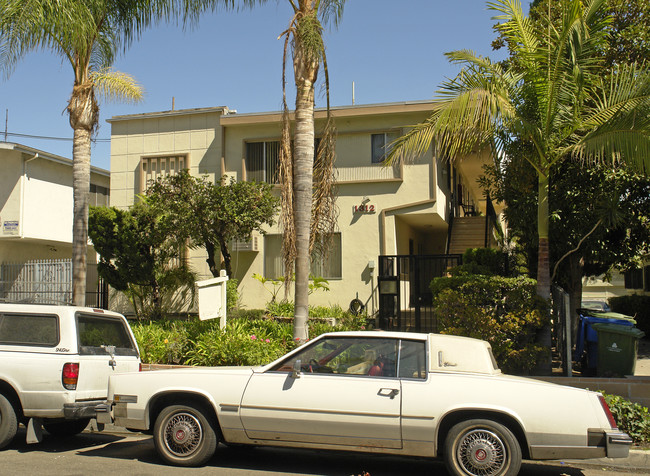 1312 N Martel Ave in Los Angeles, CA - Foto de edificio - Building Photo