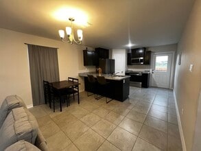 5626 Encanto Dr in Laredo, TX - Building Photo - Building Photo
