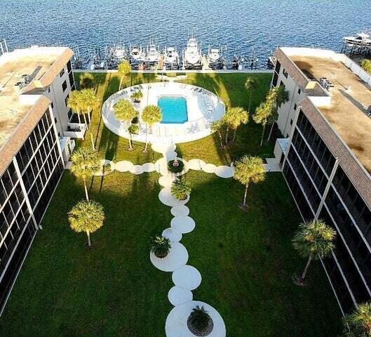 2424 N Federal Hwy in Boynton Beach, FL - Building Photo