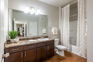 The Reserve at Country Club in Lake Charles, LA - Building Photo - Building Photo