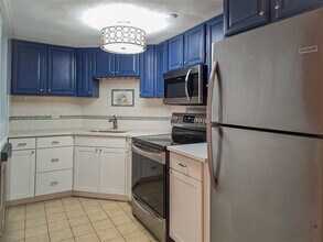 205 Ferry St, Unit #409 in Everett, MA - Building Photo - Building Photo