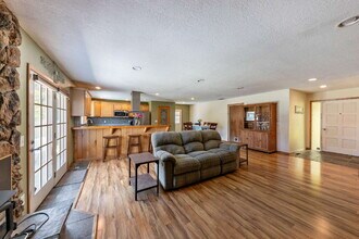 1230 S Pennington Dr in Newberg, OR - Building Photo - Building Photo