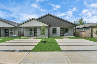 9806 Nedwald St in Houston, TX - Building Photo