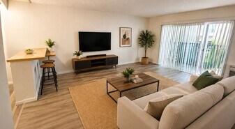 11030 Moorpark St, Unit A15 in Los Angeles, CA - Building Photo