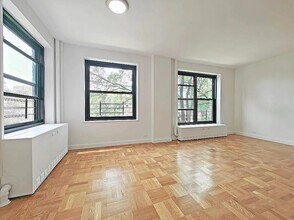 210 Clinton Ave in Brooklyn, NY - Building Photo - Building Photo