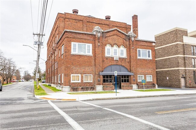400 Main St in East Rochester, NY - Building Photo - Building Photo